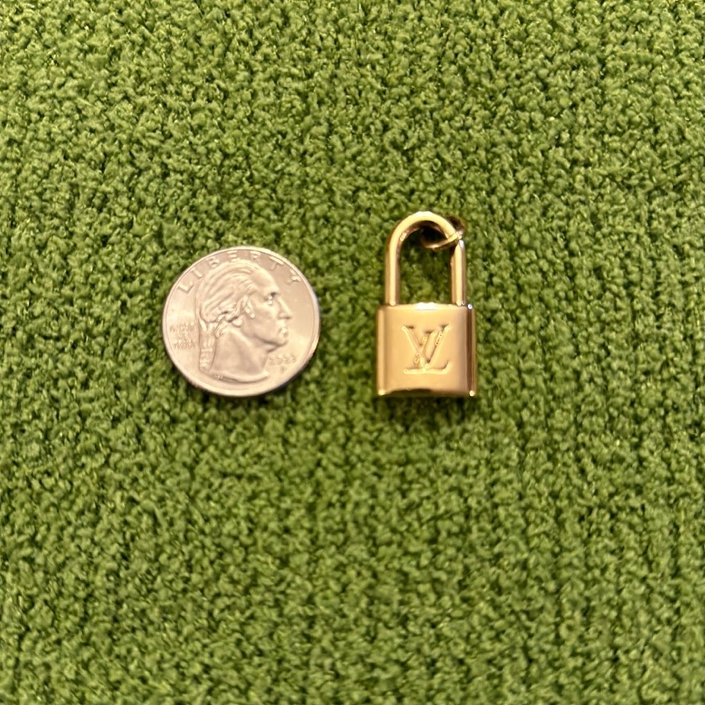 Auth. Louis Vuitton  Charm Gold